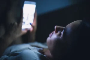 NMNは寝る前に飲まないほうがいい